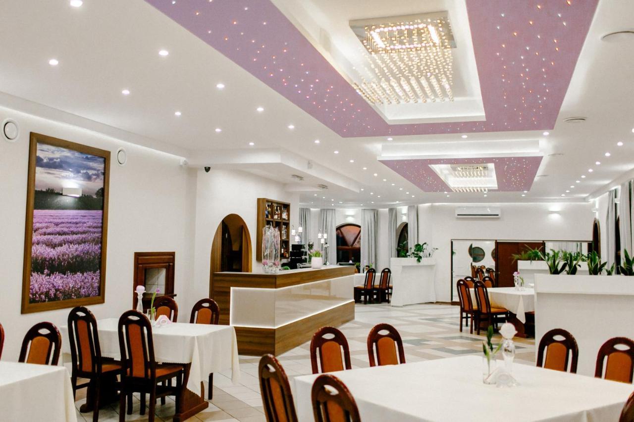 Lawendowy Ogród Hotel Brzeg Exterior foto